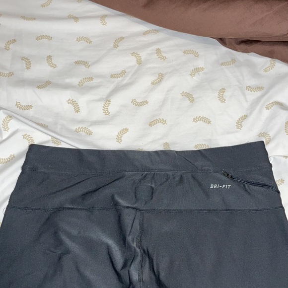 Nike Capri leggings - Picture 3 of 4